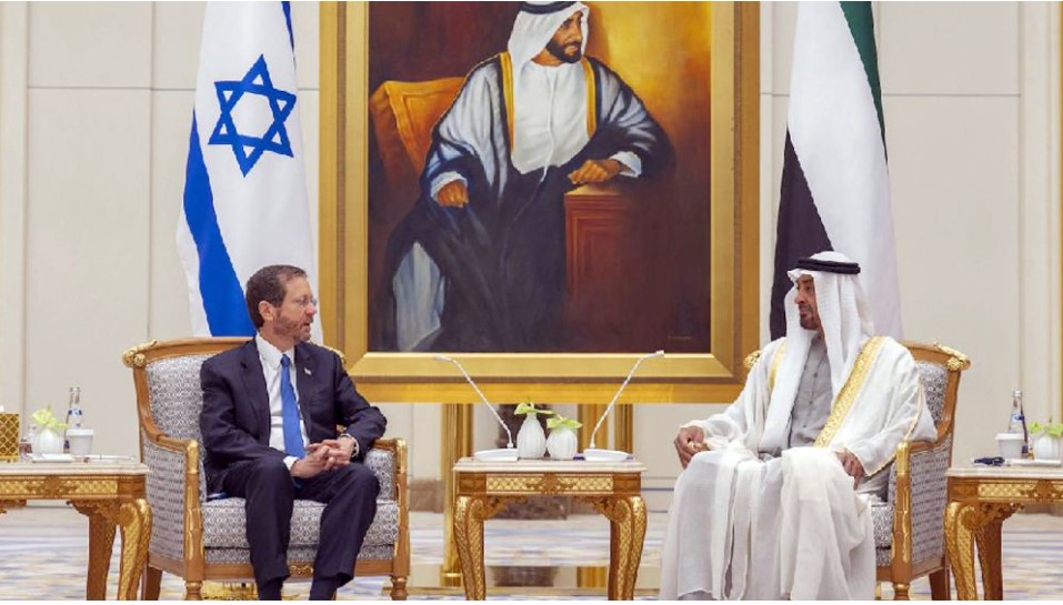 অর্থ-অস্ত্র দিয়ে ইসরাইলকে সহায়তা করেছে আরব আমিরাত